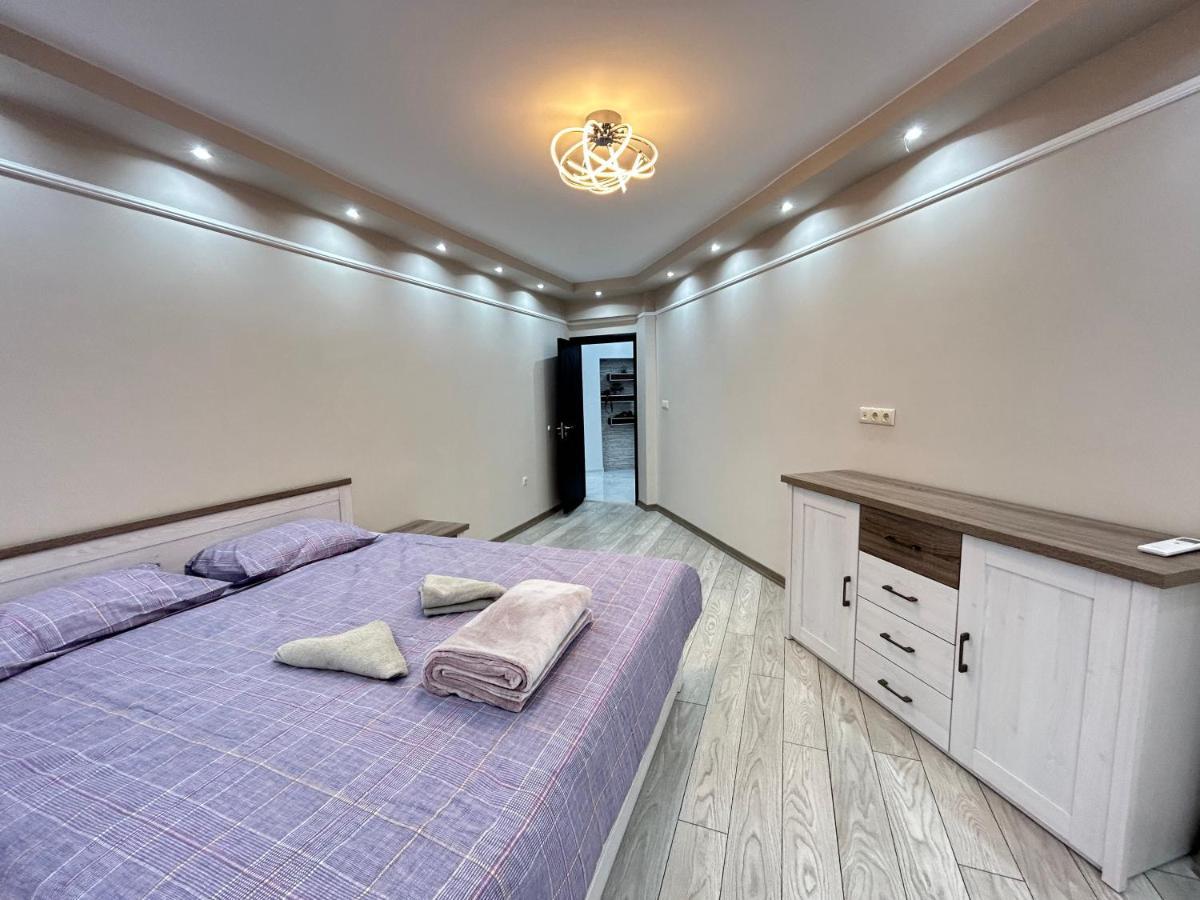בורגאס Apartament Deluxe Karina-Free Parking מראה חיצוני תמונה