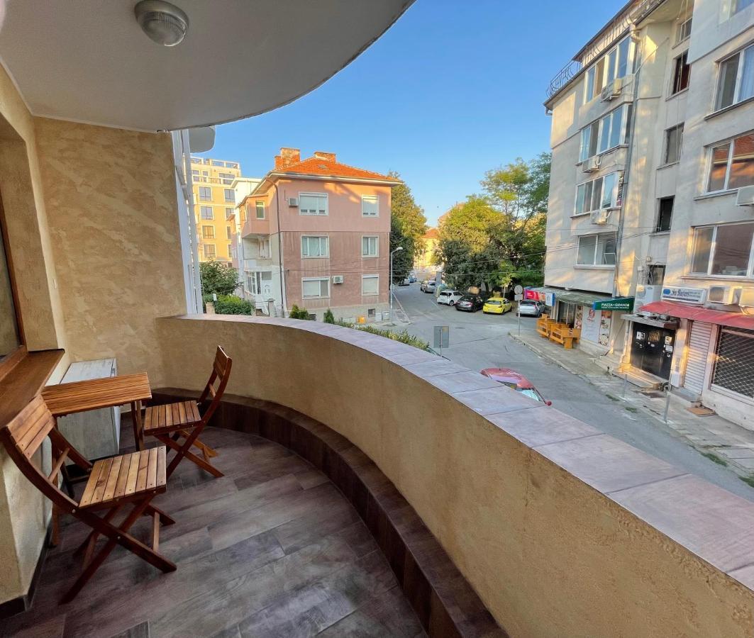 בורגאס Apartament Deluxe Karina-Free Parking מראה חיצוני תמונה